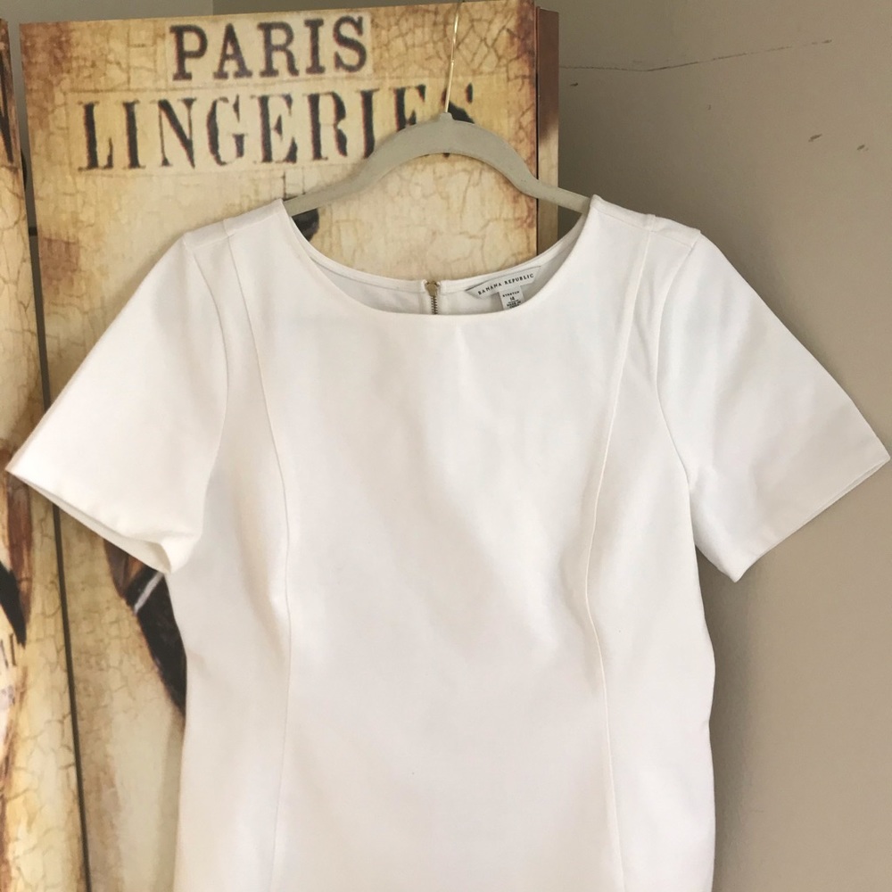 Top = Crisp Lines And Stylish Functionality. - image 2